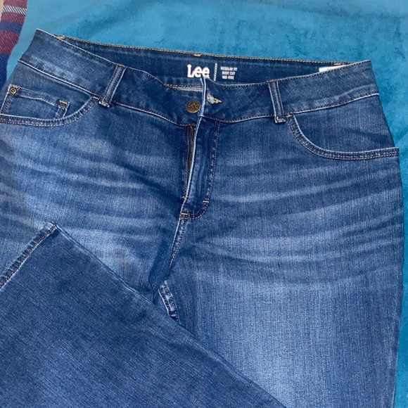 NWT women’s petite 16W. Bootcut jeans - Picture 4 of 6